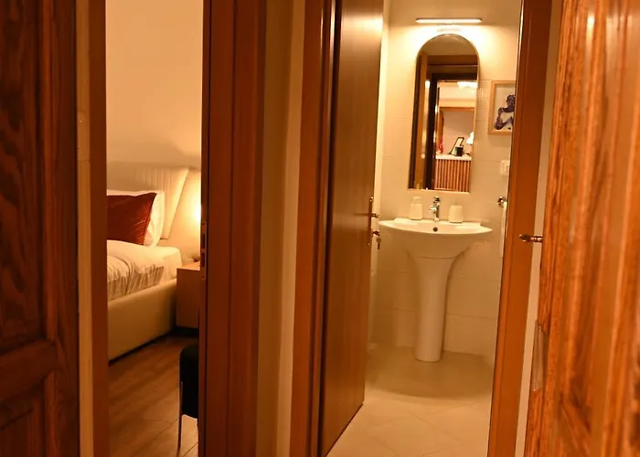 Отель Niche Boutique 4*
